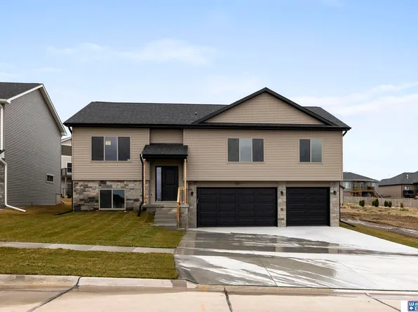 1301 W Silverado Dr, Lincoln, NE 68521