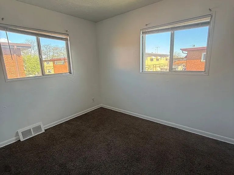 16224 Maplewood Ct — Photo 6