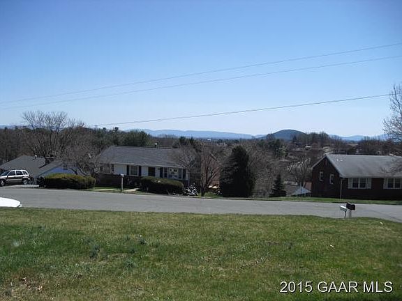 5th image of 640 Essex Dr
