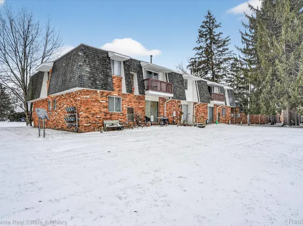 240 Park St, Pinckney, MI 48169