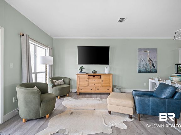 3rd image of 216 Shoreland Cir #A