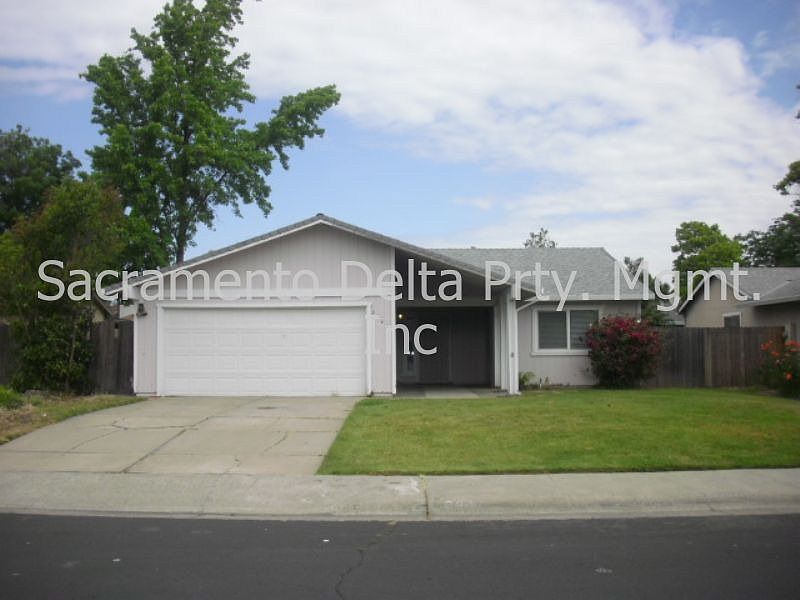 2nd image of 2949 Janet Dr