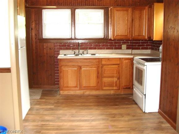 3rd image of 438 E 8th St