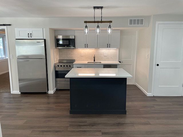 Kitchen/Island