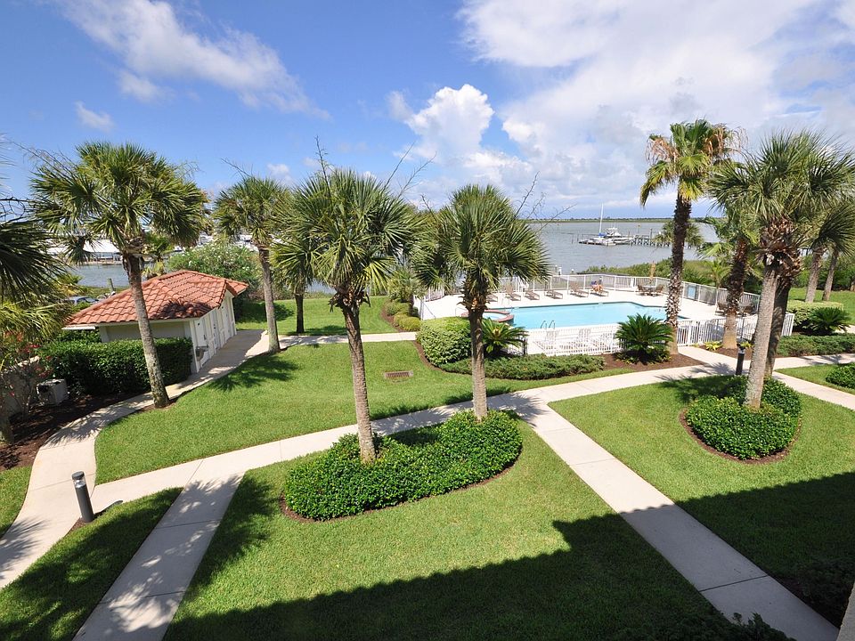 1st image of 33 COMARES Avenue #201