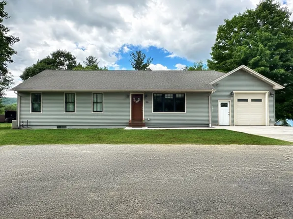 54 Fairview Ave, Russell, MA 01071