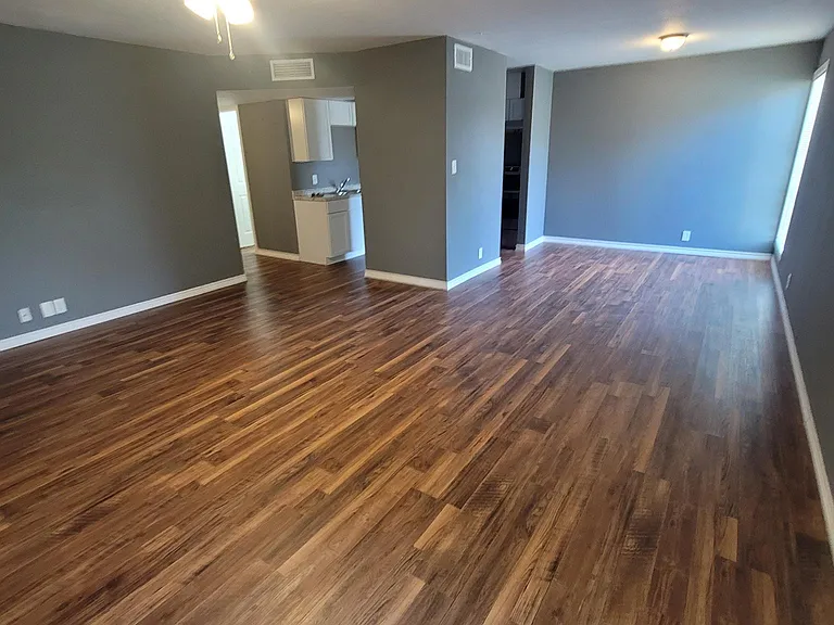 527 E Caney St #G — Photo 8
