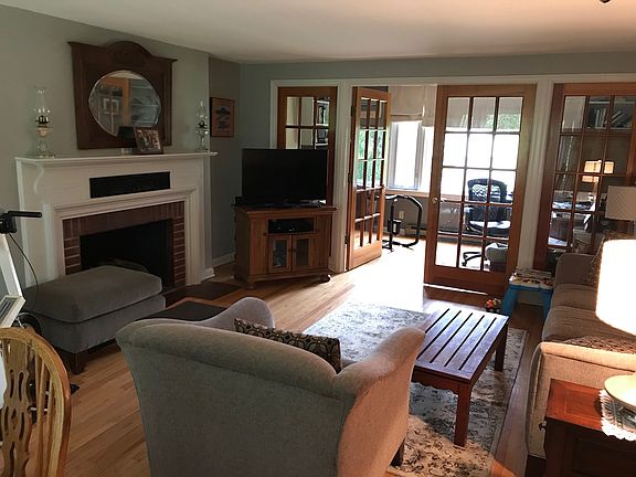 Living room/study in rear