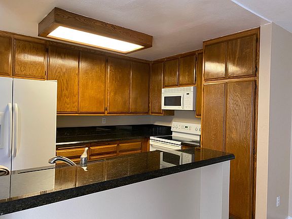 5th image of 450 W Vermont Ave #1901