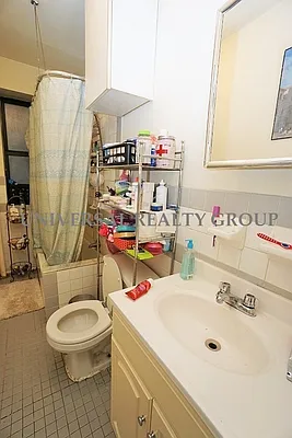 Rented by Universal Realty Group | media 15