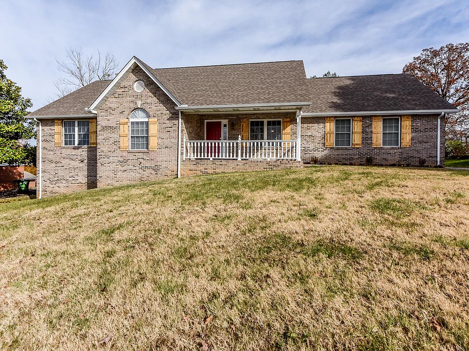 1st image of 1202 S Dogwood Dr