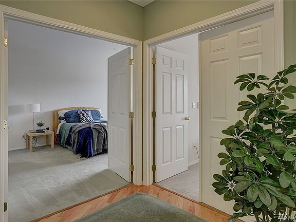 4th image of 26291 Pennsylvania Ave NE APT 402