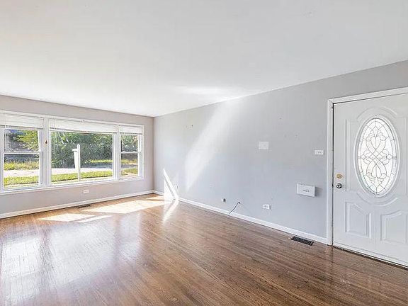 5th image of 14815 Winchester Ave