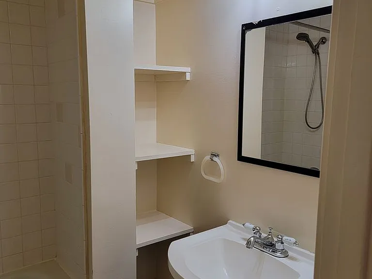 209 N Madison St — Photo 33