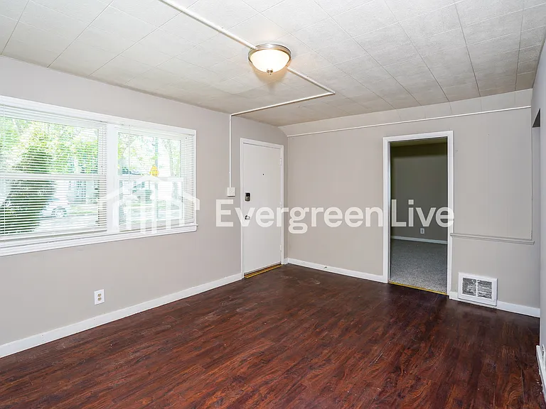 4608 N 44th St — Photo 3