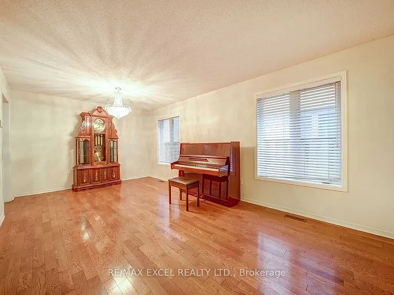 175 Shepton Way #UPPER — Photo 4