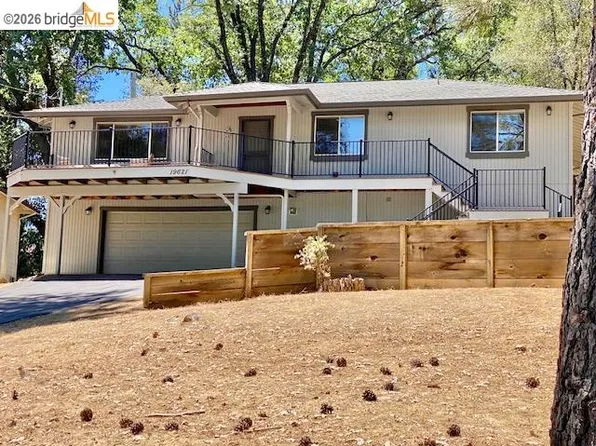 19621 Cottonwood St, Groveland, CA 95321