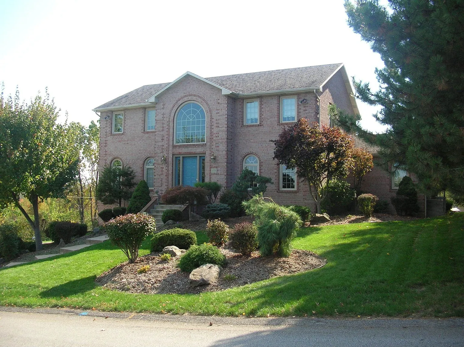 278 Floral Hill Dr photo 1