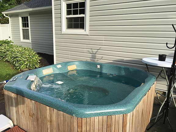 Hot tub 