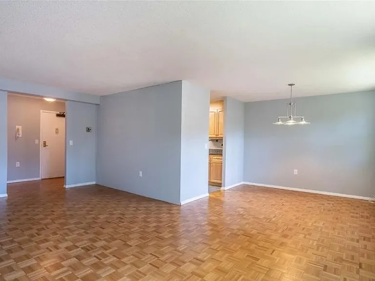 887 Farmington Ave #1E — Photo 5