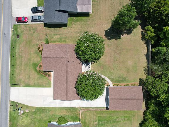 3rd image of 1009 Mountain Pine Rd