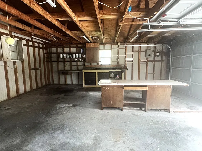 1943 Birchwood Way — Photo 50