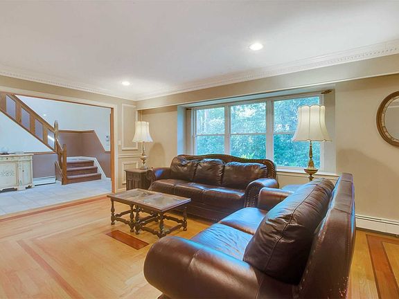 5th image of 706 Brewster Dr