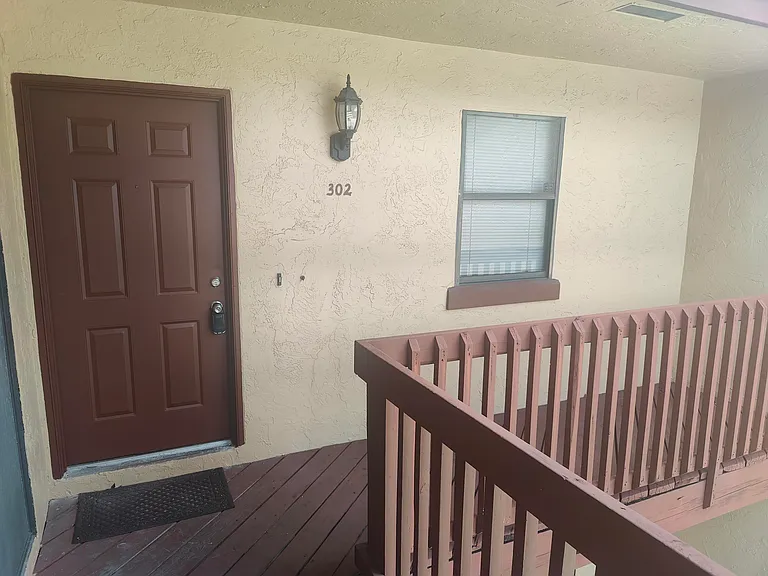 302 Lakeview Dr E #302 — Photo 36