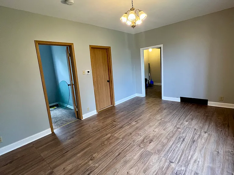 231 E 6th St #1 — Photo 6