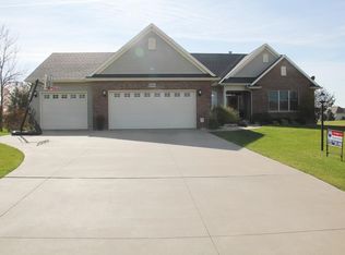 10901 156th St, Davenport, IA 52804