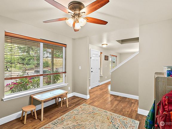 4th image of 22432 Vale Court SE