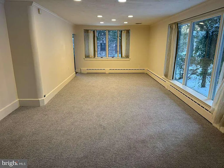8233 Fairview Rd — Photo 11