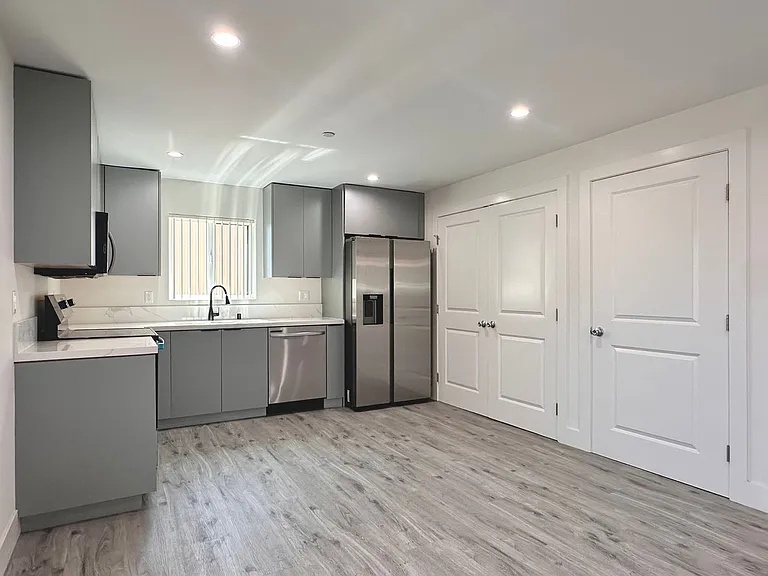11512 Oxford Ave — Photo 8