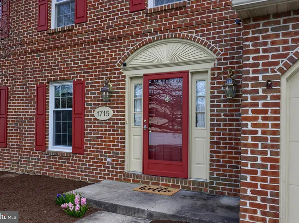 1715 Colony Dr, Wyomissing, PA 19610