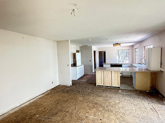 3rd image of 2633 Glen Ct