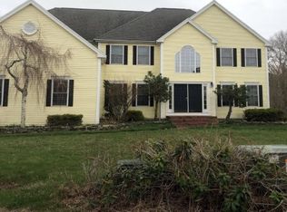 5 Oakwood Ln, West Bridgewater, MA 02379