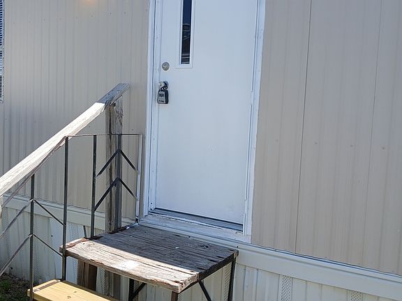 2nd image of 2524 Commonwealth Dr Lot 8