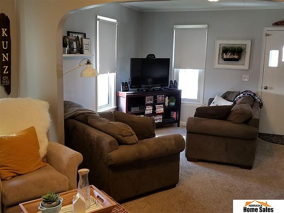 4th image of 6641 Burlington Ave