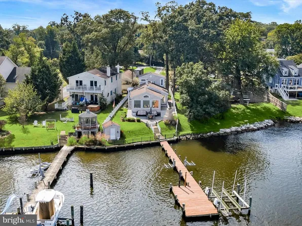 8138 Forest Glen Dr, Pasadena, MD 21122