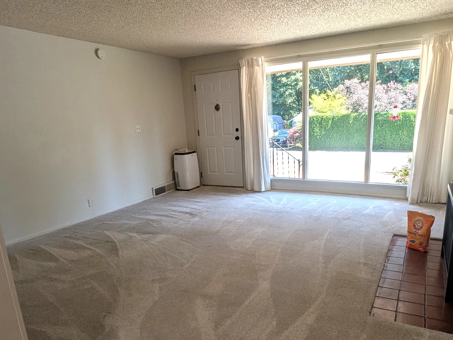 3 bed, 1300 sqft, $3,600 — Photo 3