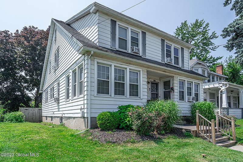 4th image of 836-838 Washington Avenue