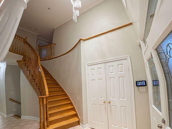 3rd image of 32 Arundel Dr