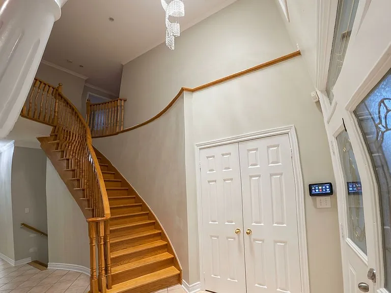 32 Arundel Dr — Photo 3