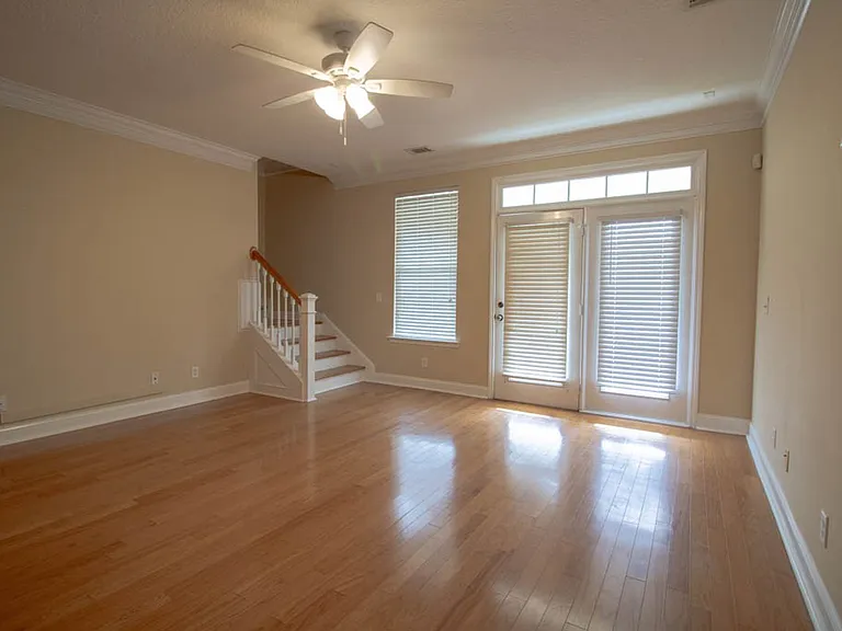 127 Ventura Pl — Photo 17