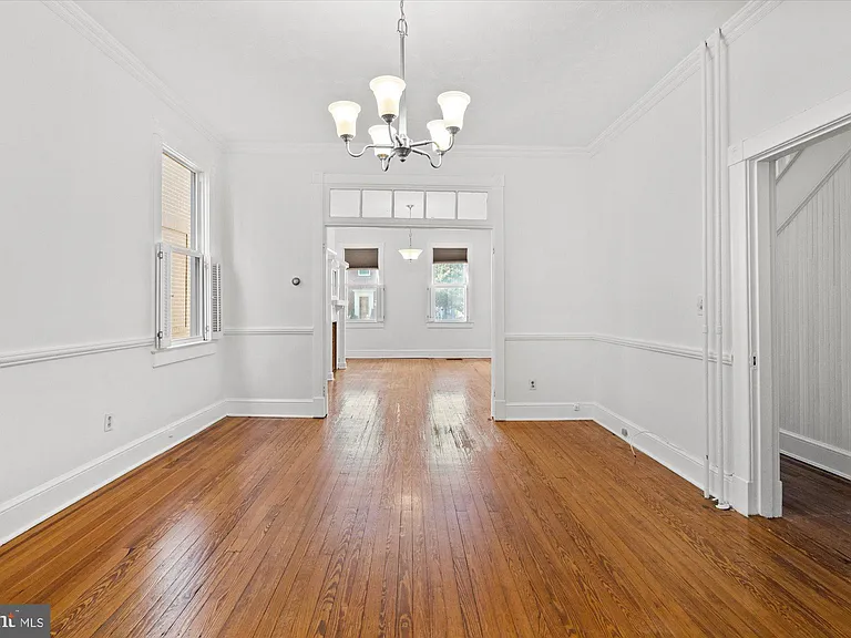 629 N Columbus St — Photo 6