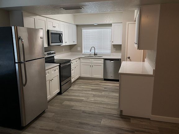 3rd image of 6639 W Mercer Ln
