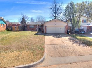 124 Oakside Dr, Moore, OK 73160