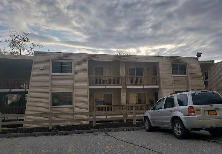 1st image of 325 Fox Run Ln