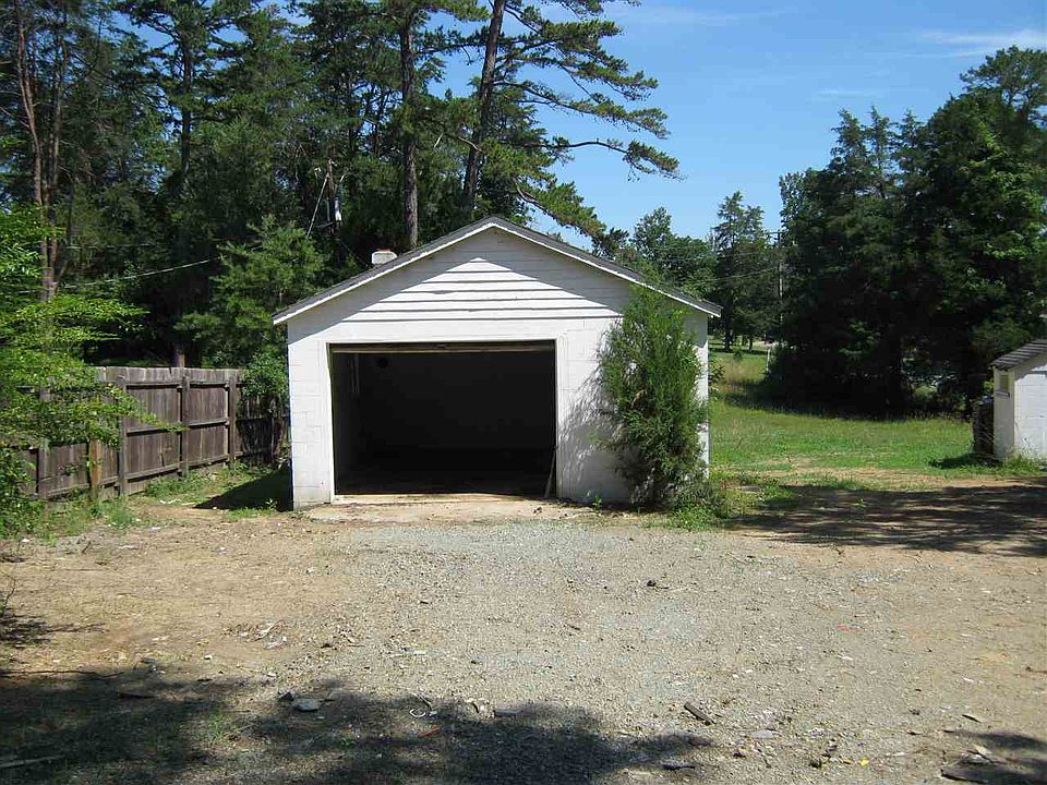2nd image of 677 Lake Monticello Rd