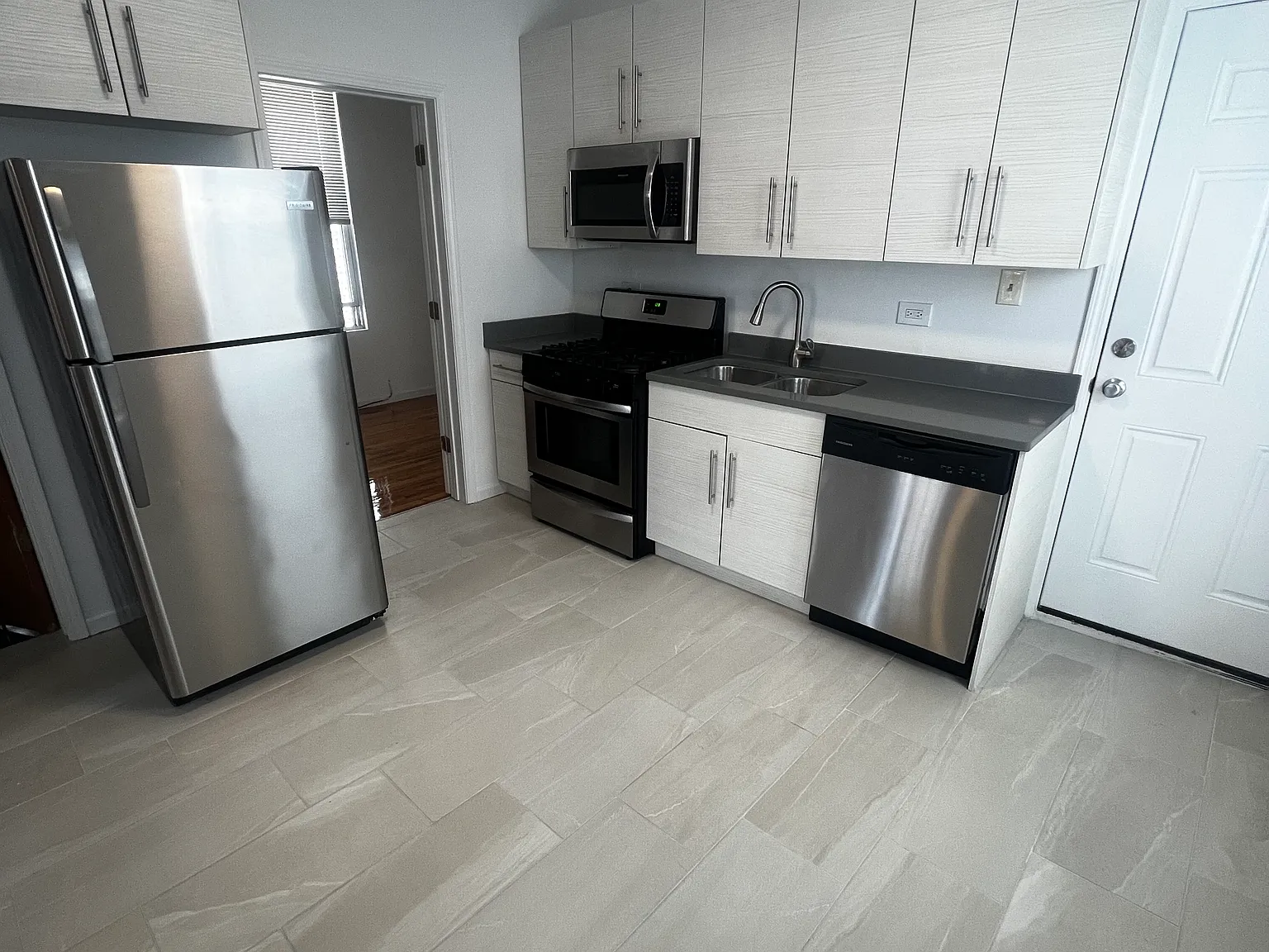 2 bed, $2,995 — Photo 3